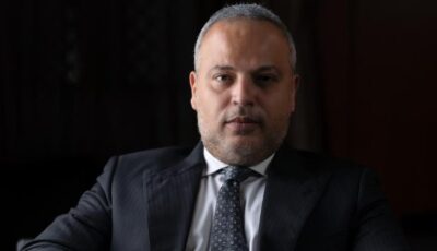 تامر عبدالمنعم يوجه رسالة خاصة لنجل أحمد السقا “لا تلتفت ولا تتأثر وعيش تجربتك”