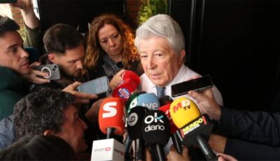 “الأمور تخرج عن السيطرة”.. رئيس أتلتيكو مدريد يعلق على أزمة ثنائي برشلونة قبل موقعة كأس ملك إسبانيا