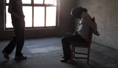 دروع بشرية.. صحيفة بريطانية تكشف عن تعذيب الاحتلال للأطباء الفلسطينيين