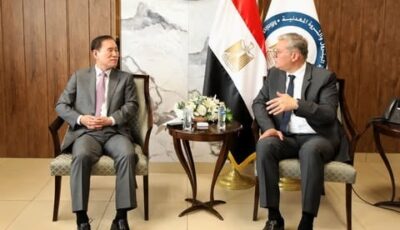 وزير البترول يبحث مع مسئول كوري فرص الاستثمار المتاحة بالقطاع