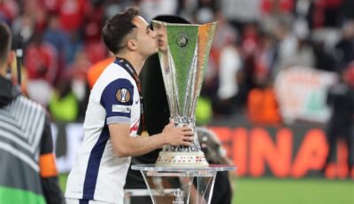 نال ميدالية بطل الدوري الأوروبي دون أن يكون مُسجّلاً !!