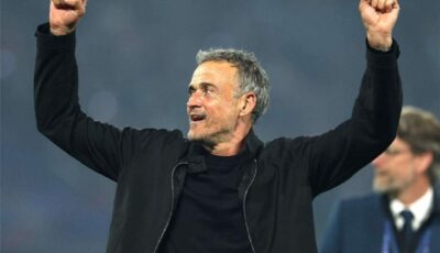 فيديو لماذا يُدرّب لويس إنريكي من مكان مرتفع؟!