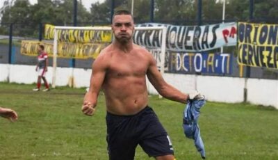 لاعب كرة قدم ينهار ويفارق الحياة على أرض الملعب