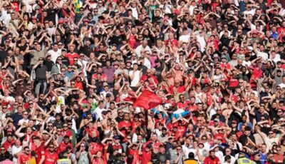 فيديو جماهير مانشستر يونايتد تصف نظام التذاكر الجديد بـالفضيحة