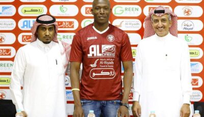 وفاة المهاجم الدولي السابق عن 40 عاما