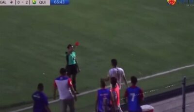 فيديو شاهدوا كيف اعتدى اللاعب على الحكمة وصفعها