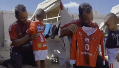 نجم الأهلي المصري يتفاعل مع صحفي وطفل فلسطيني