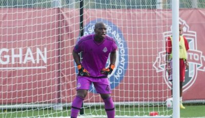 فيديو هدف تاريخي مذهل لحارس مرمى كندا فيديو هدف تاريخي مذهل لحارس مرمى كندا