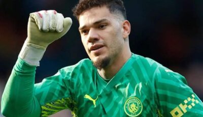 فيديو إيدرسون يتألق في لحظة إنسانية مع طفلة صمّاء